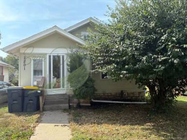 Main picture of 2201 E 67th St