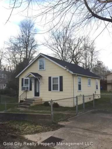 Main picture of 512 Douglas Aly