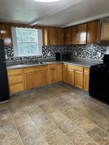 Main picture of 9910 Maple Ave
