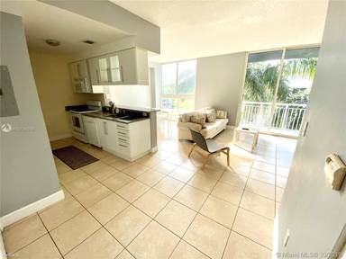 Main picture of 1800 Biscayne Plaza Condo