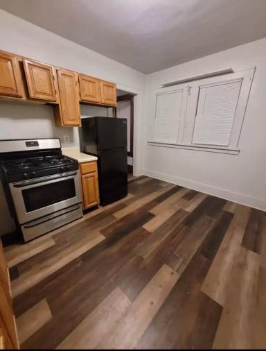 Main picture of 521 E 5th St