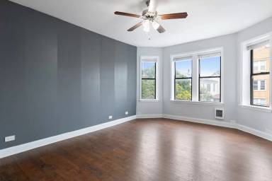 Main picture of 3631 W Dickens Ave