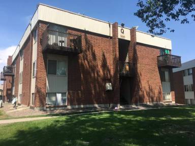 Main picture of 3653 S Sheridan Blvd