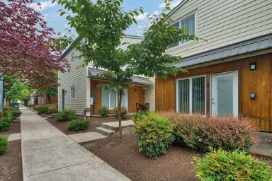 Main picture of 5802 N Michigan Ave