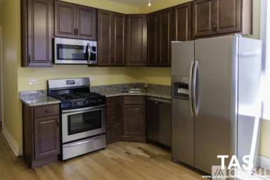 Main picture of 2633 N Wayne Ave