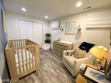 Main picture of 2852 W Shakespeare Ave