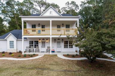 Main picture of 386 Sanders St