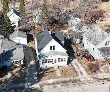 Main picture of 340 E Baker St