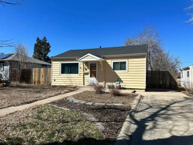 Main picture of 1781 Lansing St