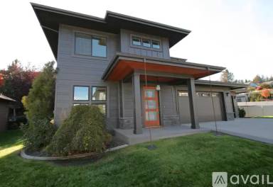 Main picture of 713 W Willapa Ave