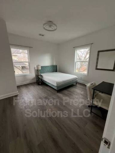 Main picture of 2827 E 5th Ave