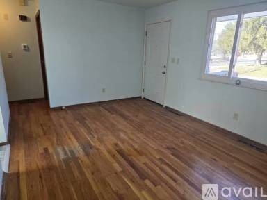 Main picture of 1696 Elaine Rd
