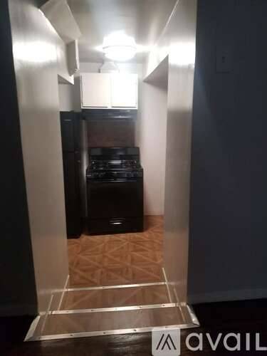 Main picture of 18 N Broadway