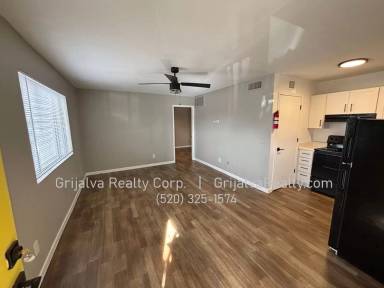 Main picture of 2322 N Elaine Blvd