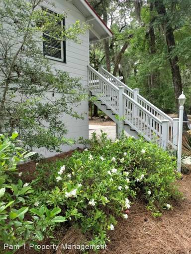 Main picture of 14 Southwood Dr