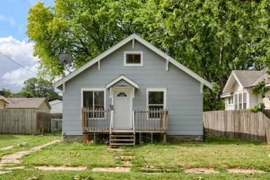 Main picture of 3631 Avenue C