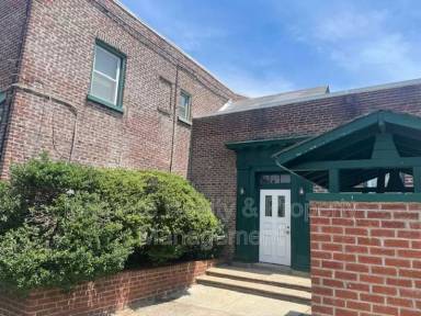 Main picture of 7950 Oxford Ave