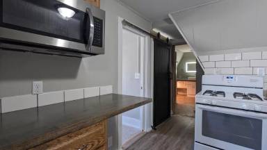 Main picture of 909 Hubbel St