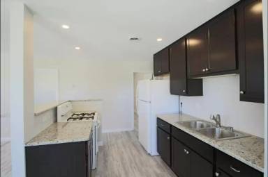 Main picture of 4023 E Elm Rd