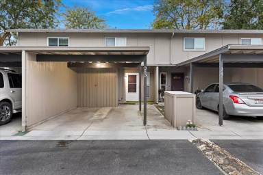 Main picture of 353 N Eagle Glen Ln
