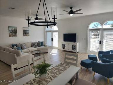 Main picture of 80 E Beach Blvd