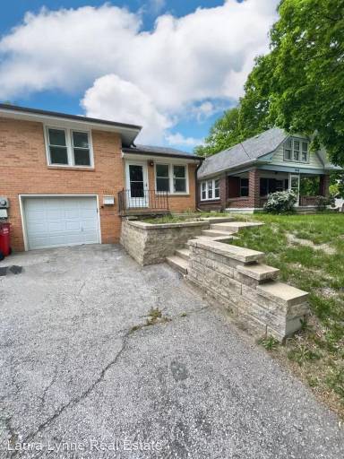 Main picture of 1010 W College St