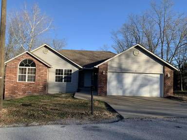 Main picture of 5 Warwick Ln