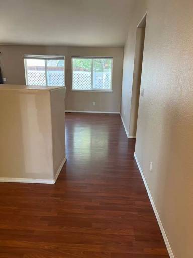 Main picture of 862 NW Oak Ln