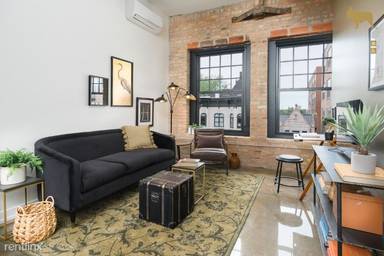 Main picture of 1528 W Adams St