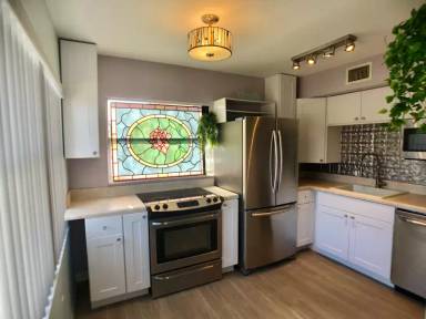 Main picture of 7165 Ridgewood Ave