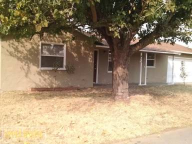 Main picture of 411 E 16th St