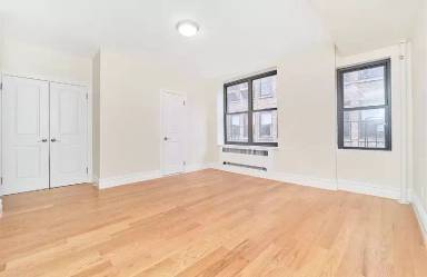 Main picture of 226 E 22nd St