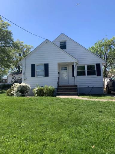Main picture of 1219 E Blancke St