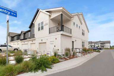 Main picture of 2702 Barnstormer St