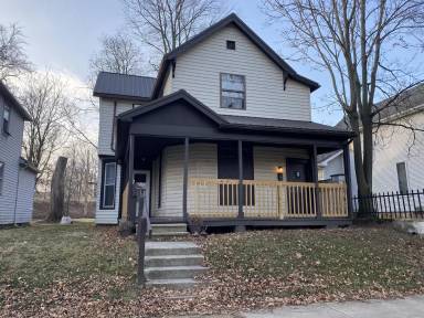 Main picture of 1119 1/2 Michigan Ave