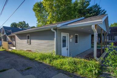 Main picture of 209 N Madison St