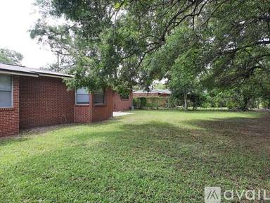 Main picture of 1044 Carlotta Rd W