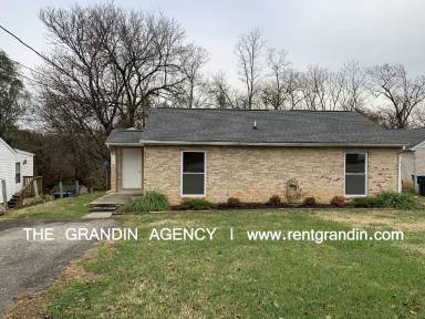 Main picture of 926 Kyle Ave NE