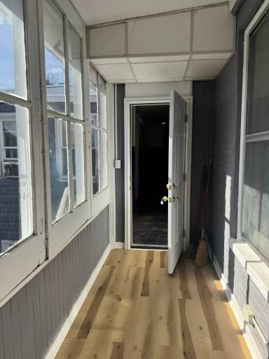 Main picture of 32 E Washington St