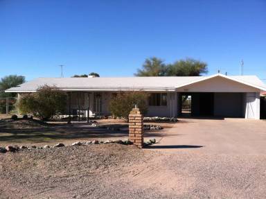 Main picture of 740 N Thunderbird Dr