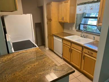 Main picture of 2257 Flower Tree Cir