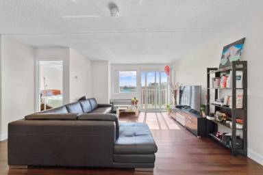 Main picture of Cove 200