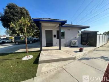 Main picture of 5910 Camerino St