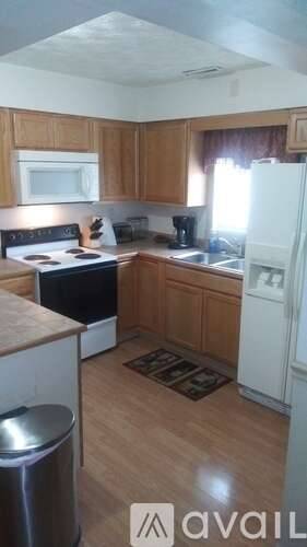 Main picture of 307 Broadway Ave