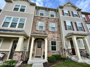 Main picture of 8110 Dewey Pl