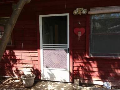 Main picture of 111 N Arnaz St