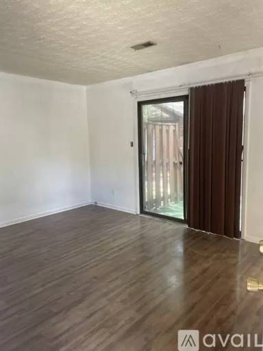 Main picture of 715 Hedgelawn Way