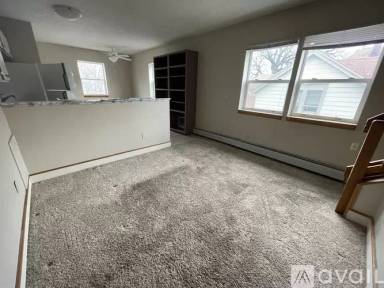 Main picture of 1906 Chelton Ave W