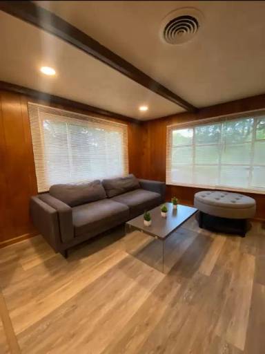 Main picture of 25 Oak Dr