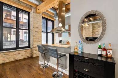 Main picture of 154 W Hubbard St